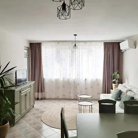 Апартаменты уютен дом на 15 минути от плажа